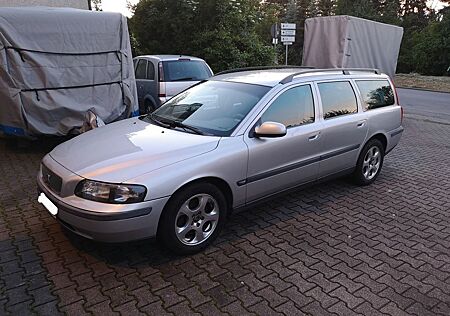 Volvo V70 2.4 - gut gewartet, bereit für weitere
