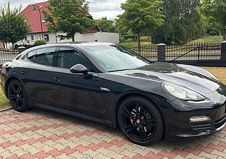 Porsche Panamera 4 -