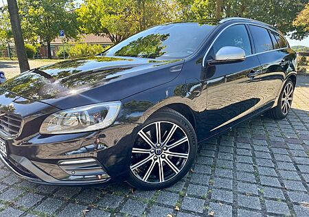 Volvo V60 gebraucht kaufen Volvo V60 D6 AWD Plug-in-Hybrid R Design, St.Hzg. AHK