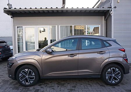 Hyundai Kona Select ACC LKA Carplay Kamer SHZ+LenkHz PDC