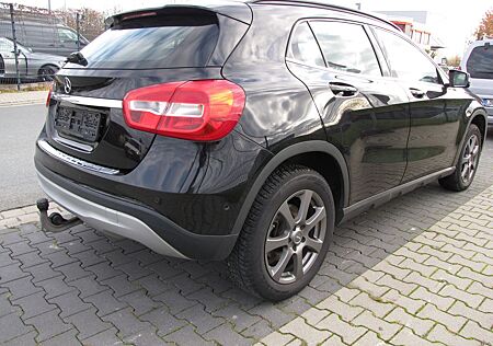 Mercedes-Benz GLA 200 CDI 2.2 AHK Kamera Off-Road Fahrwerk