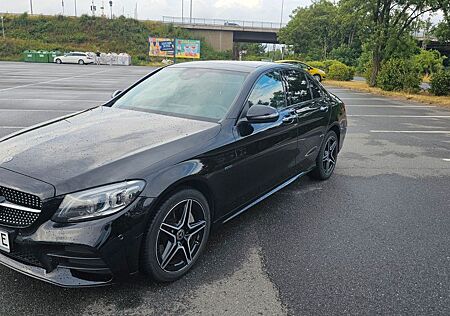 Mercedes-Benz C 300 de AMG Line / Burmester / Multibeam