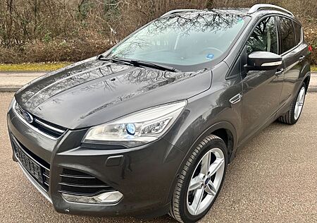 Ford Kuga Titanium Aut. 4x4 KAMERA NAVI 19 ALU XENON