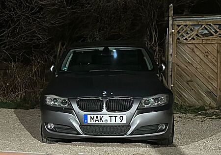 BMW 320i -