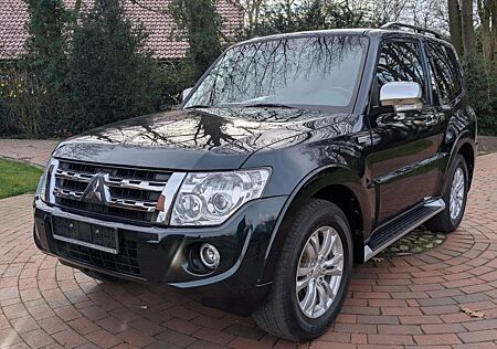 Mitsubishi Pajero 3,2 DI-D 4WD Edition 30 Automatik Edi...