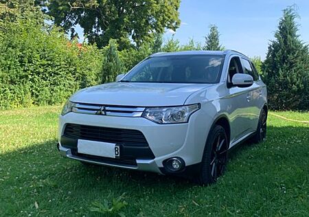 Mitsubishi Outlander 2.2 DI-D Klassik Kollektion+ Autom...