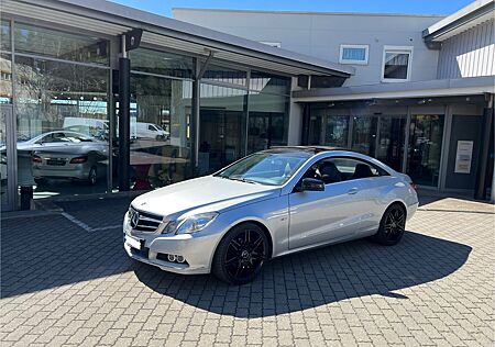 Mercedes-Benz E 250 Coupé Automatik, Pano, TÜV & Service neu