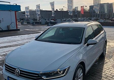VW Passat Variant Volkswagen 2.0 TDI DSG Highline Variant ...