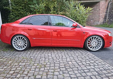 Audi A4 2.0 T FSI -