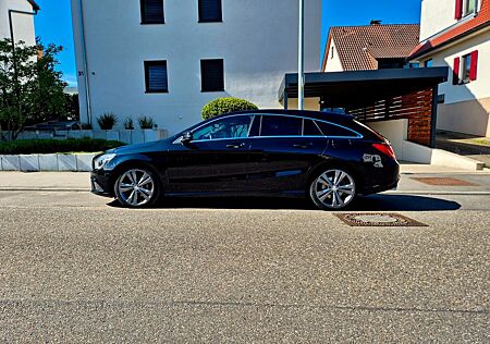 Mercedes-Benz CLA 220 Shooting Brake CLA 220 d DCT Urban S...