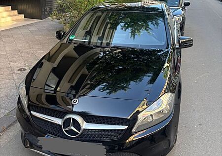 Mercedes-Benz A 220 A 220d