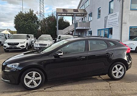 Volvo V40 Kinetic Automatik -KLIMAAUTO-TEMPO-LED-PDC-