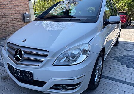 Mercedes-Benz B 180 BlueEFFICIENCY -