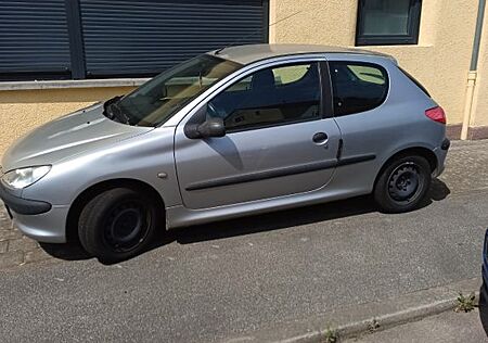 Peugeot 206 1.4 l 75 PS 66900km TÜV