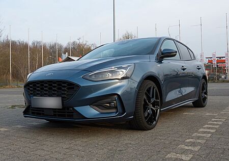 Ford Focus ST-Line / Autom / RFK / LED / Winter / Tot