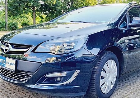 Opel Astra J Sports Tourer Active: Scheckheftgepflegt