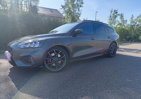 Ford Focus 2,3 EcoBoost ST Turnier ST