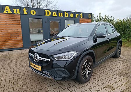 Mercedes-Benz GLA 180 GLA180+Navi+Teilleder+SZH+Tempomat+Klima+Kameras