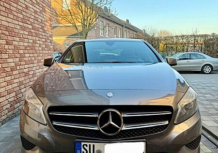 Mercedes-Benz A 180 - HU & SERVICE NEU