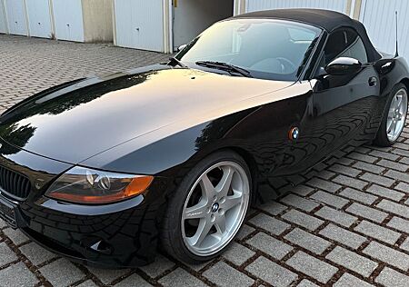 BMW Z4 2.2i M-Sportfahrwerk 19-Zoll Scheckheft