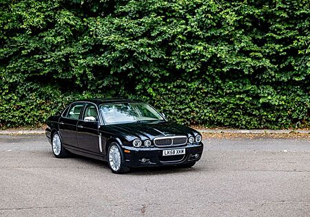 Jaguar Daimler Super Eight -