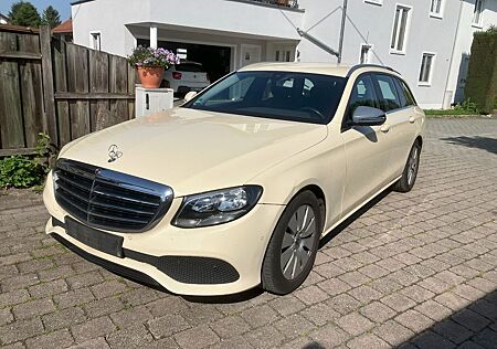 Mercedes-Benz E 200 d T-Modell LEDER PDC SHZG GRA LUFTFEDERG