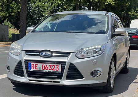 Ford Focus Turnier Titanium*SHZ*TEMPOMAT*KLIMA