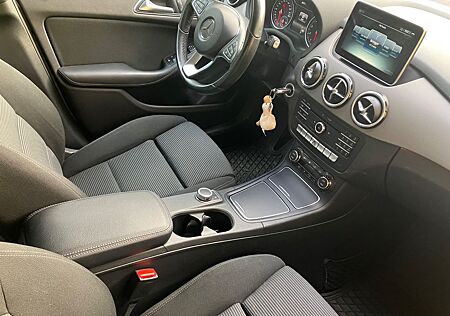 Mercedes-Benz B 220 4MATIC DCT -