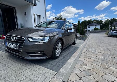 Audi A3 1.4 TFSI cod ultra S tronic Ambiente Ambiente