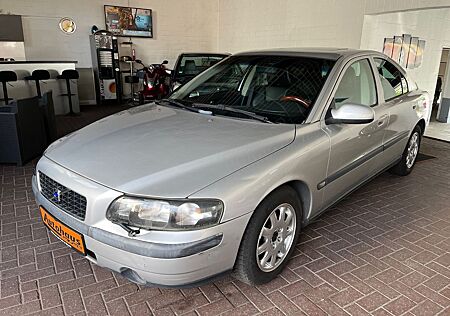 Volvo S60 mit Automatikgetriebe und Klimaanlage