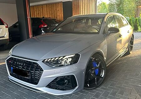 Audi RS4 ,Pano, Keramik,AHK,BO,360,8-fach,3J-Ga.