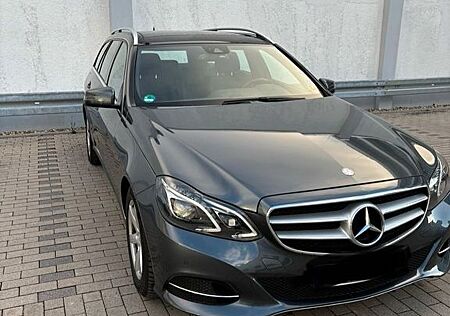 Mercedes-Benz E 220 BlueTEC BE T Edition AVANTG. Auto. Edi...