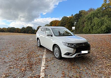 Mitsubishi Plug in Hybrid Outlander Plug-in Hybrid Outlander 2.4 MIVEC PLUG-IN H...