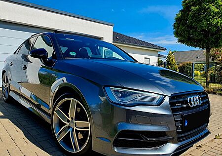 Audi A3 2.0TDI SLine Quattro/1Hand/AudiSHeft/Pano/B&O