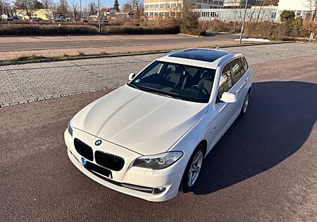 BMW 520 Touring - AHK, Pano, 8-fach, gr. Navi, usw