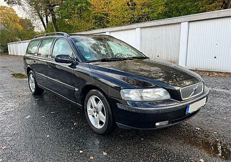 Volvo V70 2.4 - TÜV 12/26 / AHK