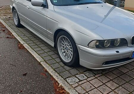 BMW 525i -