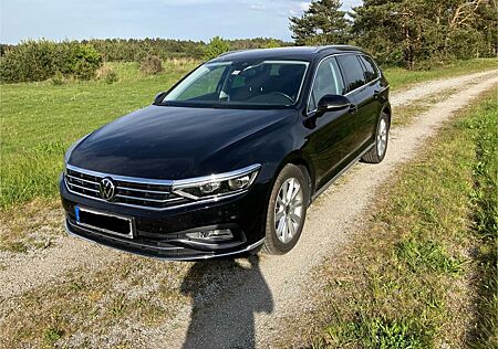 VW Passat Variant Volkswagen 2.0 TDI SCR DSG Elegance Vari...