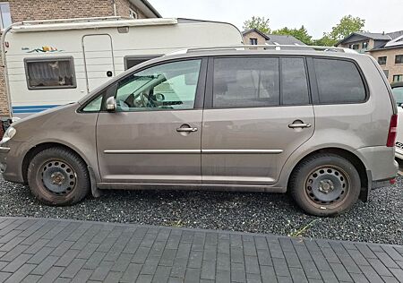 VW Touran Volkswagen 1.4 TSI DSG Highline ATM bei 134.791 KM