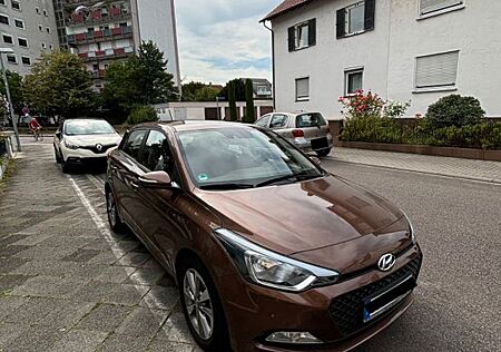 Hyundai i20 1.4 YES! Silver