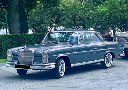 Mercedes-Benz 220 SE/B Coupé