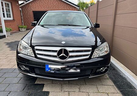 Mercedes-Benz C 180 Schwarz CGI BlueEFFICIENCY Autom. -
