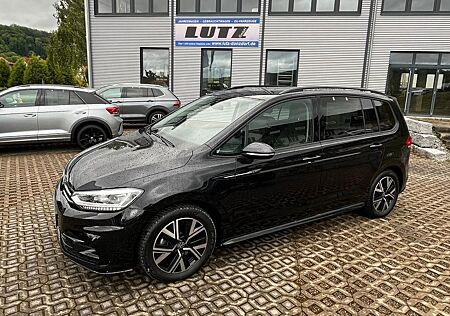 VW Touran Volkswagen R-Line 1,5TSI DSG BlackStyle/NAV/RFK/ACC