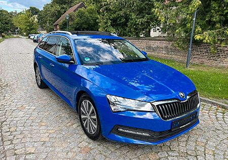 Skoda Superb Combi DSG Panoramadach,AHK,KAMERA,,,,,