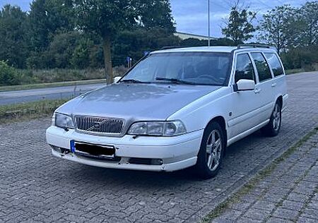 Volvo V70 2.5 TDI - TÜV 11/26