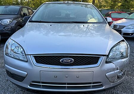 Ford Focus 1.6 TDCI Lim. Ghia Klima,Alu,PDC,Ahk,Mfl