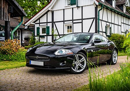 Jaguar XK 4.2L V8 Coupé -