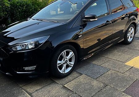 Ford Focus 1,5 EcoBoost 110kW ST-Line Black Turni...