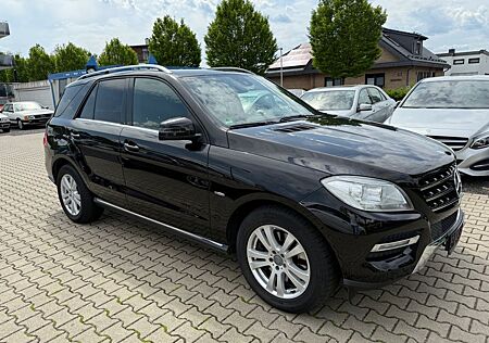 Mercedes-Benz ML 350 BlueEfficiency Leder Navi AHK Schiebedach