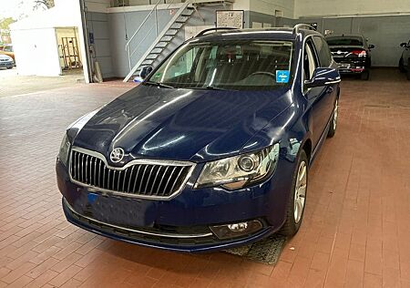 Skoda Superb Combi Elegance AHK/Kamera/Xenon/PDC